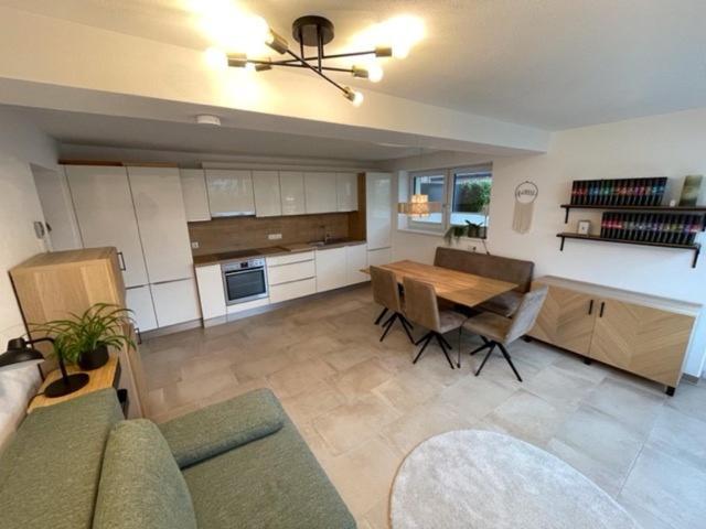 Ferienwohnung Familiengarten Volders エクステリア 写真